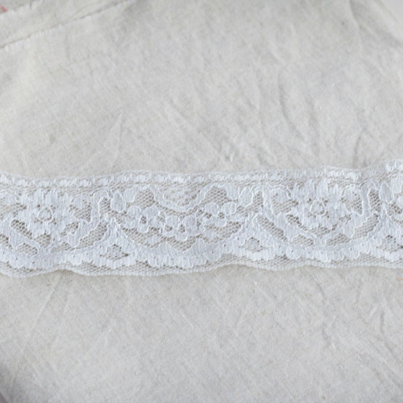 White bridal lace, wedding trim, retro ribbon, vintage hem, floral pattern, 4.5 cm 1.8'' wide, rustic rayon tape, wedding lace, old white image 2
