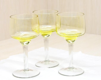 Retro Pastell Gelbe Schnapsgläser - 3er Set - UdSSR Vintage Barware