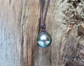 Tahitian pearl on leather - woman or man necklace - black pearl and australian leather necklace, abalone as clasp - high quality, handmade