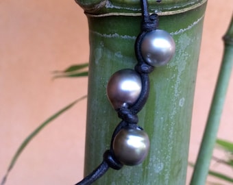 Tahitian pearls on leather - expandable woman or man bracelet