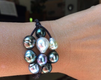 Tahitian and australian pearls on leather bracelet - women south sea pearls bracelet, black pearls and australian golden pearls, unique gift