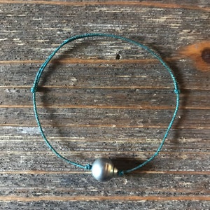 Tahitian pearl bracelet on japanese silk cord. Woman bracelet minimalist and shiny style. Turquoise