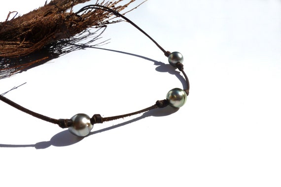 Tahitian pearls on leather necklace adjustable in size for women minimalist boho chic style.