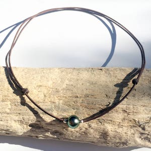 Tahitian pearl on leather, adjustable necklace, minimalist design choker for woman or man. image 4