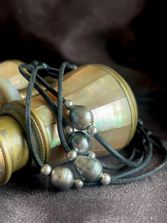 Beautiful Tahitian pearl and silver on leather, adjustable size. Choose your bracelet from the 4 shown!