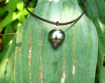 Tahitian pearl, hand rolled and knotted australian leather, men or women choker