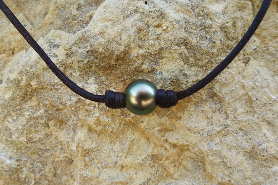 Tahitian pearls necklace on leather - choker necklace