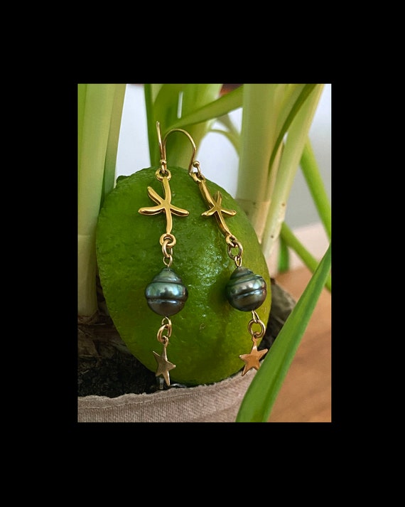 Dangling earrings withTahitian peacock  pearls on gold filled - chic bohemian or antique style