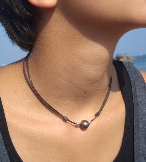 Tahitian pearl on leather, adjustable necklace, minimalist design choker for woman or man.