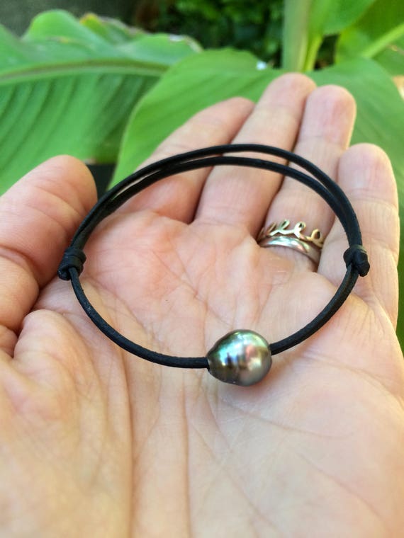 Tahitian pearl, unisex bracelet, hand rolled leather, adjustable size, black pearl bracelet, leather pearl bracelet