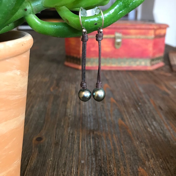 Tahitian pearls earrings, dangling earrings on Australian leather | 925 silver