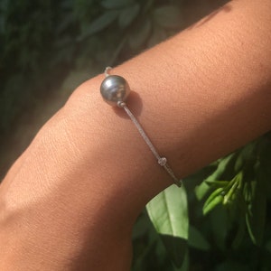 Tahitian pearl bracelet on japanese silk cord. Woman bracelet minimalist and shiny style. image 3