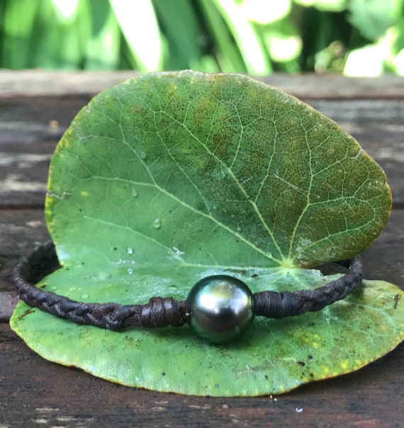 Tahitian pearl bracelet for women or men, brown Australian leather, pearls of quality.