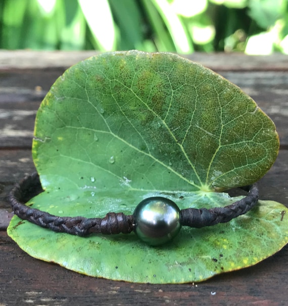 Tahitian pearl bracelet for woman, brown Australian leather, pearls of quality.