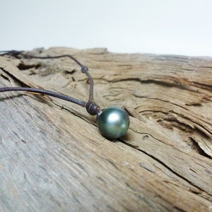 Collier perle de tahiti cuir et perle noire de Tahiti, cuir australien collier perle de Tahiti, pour femme, pour homme image 2