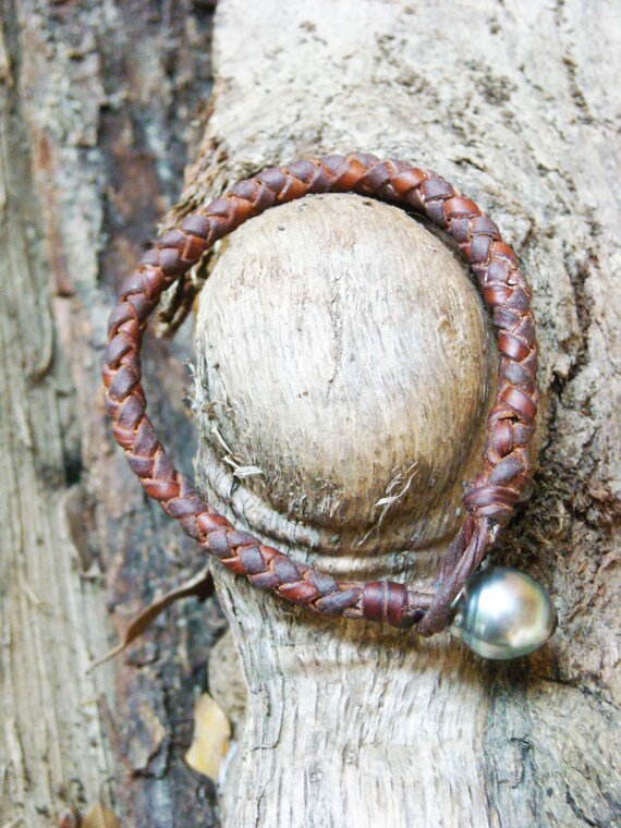 Tahitian pearl on braided leather - woman or man bracelet