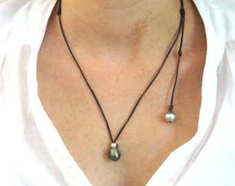 Tahitian pearls necklace for women, black pearl on Leather, original and feminine design, adjustable length