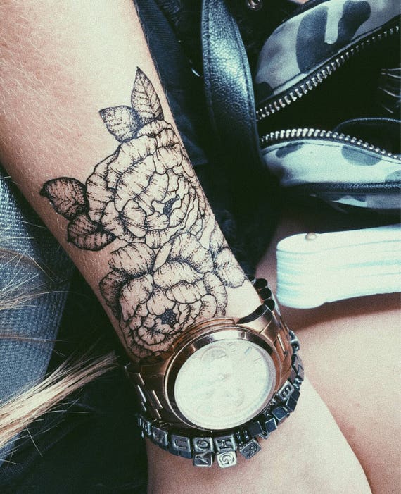 Tatouage Temporaire De Moyen Pivoine Floral Dessiné à La Main