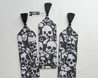 Skull bookmark, goth bookmark, horror reader, gothic gift, book mark,