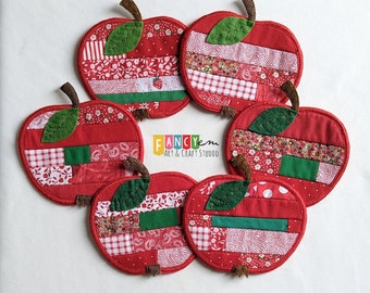 Patchwork apple mug rug, Mother&#39;s Day gift, end of school, teacher gift, Apple Day, quilted coaster, housewarming gift