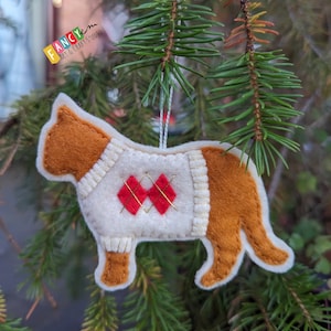 Christmas cat, cat in sweater, handmade cat, cat lover gift, felt cat. Handmade Christmas ornament.