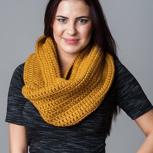 Gehäkelter Schlauchschal, senffarbener Schlauchschal, großer Schlauchschal, gehäkelter Schlauchschal, Damen Herren Winterschal, oversized Schal