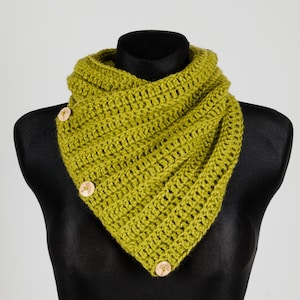 Lime green Chunky Scarf wooden buttons Wrap Crochet Cowl Knitted Scarf Button Scarf Chunky Snood Boston Harbor Scarf neck warmer handmade