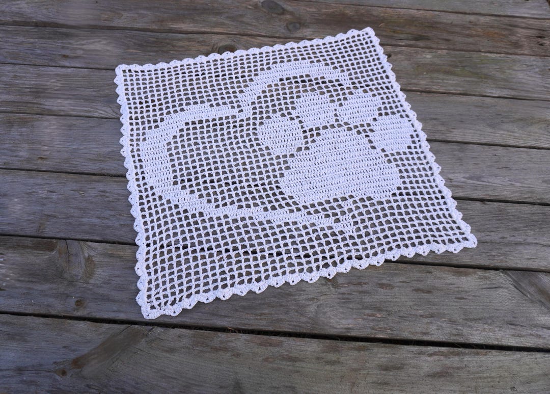 Paw Print Crochet Doily, Pet Lover Table Decor, Dog Lover Gift, Cat ...