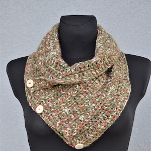Green multicolor chunky button scarf, chunky button snood, homemade scarf, chunky wool neck warmer, crochet cowl men women,  buttoned cowl