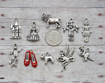 GRAPHICS /& MORE Wizard of Oz Scarecrow Character Antiqued Bracelet Pendant Zipper Pull Charm with Lobster Clasp