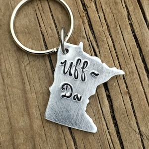 Minnesota Uff-da Schlüsselanhänger, weg gehen, um College-Geschenk für MN Mädchen junge, Minnesota Karte Schlüsselanhänger, norwegische Erbe, skandinavische Phrase