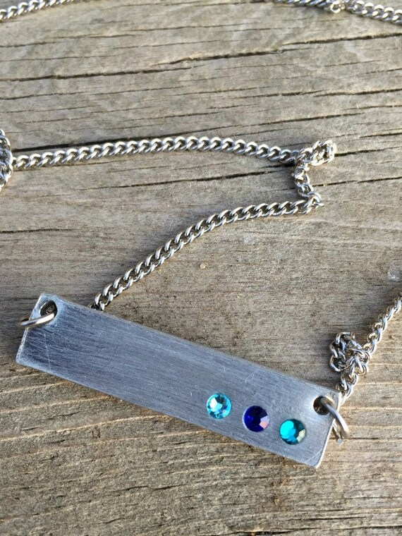 Horizontal Swirl Bezel Set Mother's Family Birthstone Necklace Horizontal Swirl Bezel Set Mother's Family Birthstone Necklace
