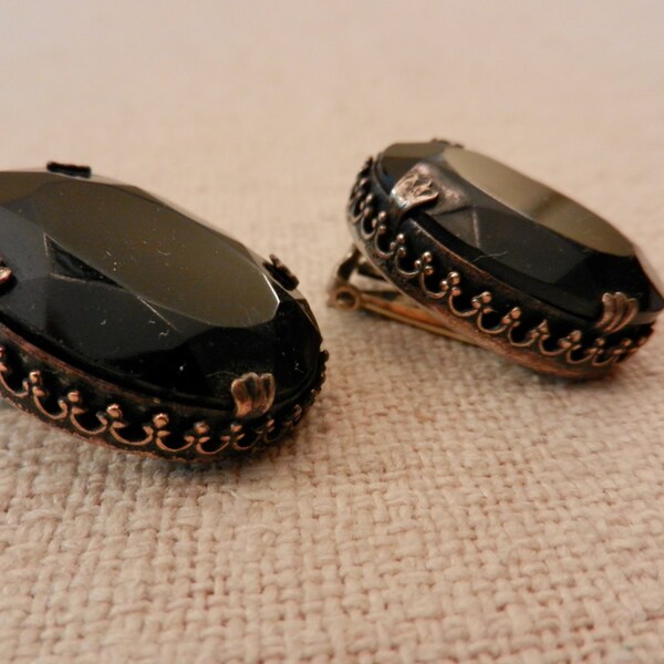 Vintage Softly Facetted Black Glass Clip on Earrings With Fancy Scalloped Metal Setting
