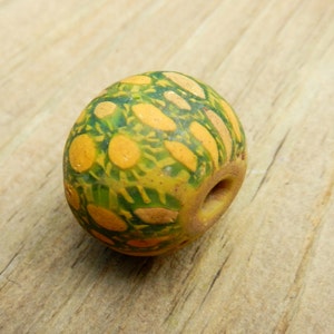 Oude mozaïekglaskraal: geelgroen Manik Jatim, Java, Indonesië