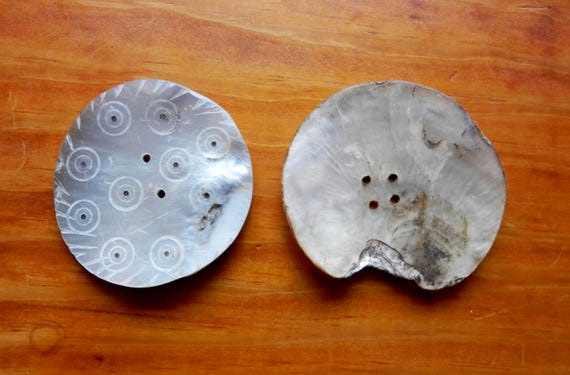 SALE Vintage Hand Cut Shell Tany Buttons From The Regional City Gilgit In The Swat Valley Of Northern Pakistan & North Western Tribal Areas | Matériaux De Grande Qualité
SALE SALE SALE Vintage Hand Cut Shell Tany Buttons From The Regional City Gilgit In The Swat Valley Of Northern Pakistan & North Western Tribal Areas | Matériaux De Grande Qualité
e4c9ad