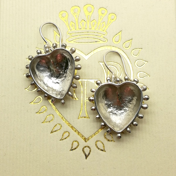 Pendientes de corazón de plata de ley hechos a mano en Dorset con sello de Londres.