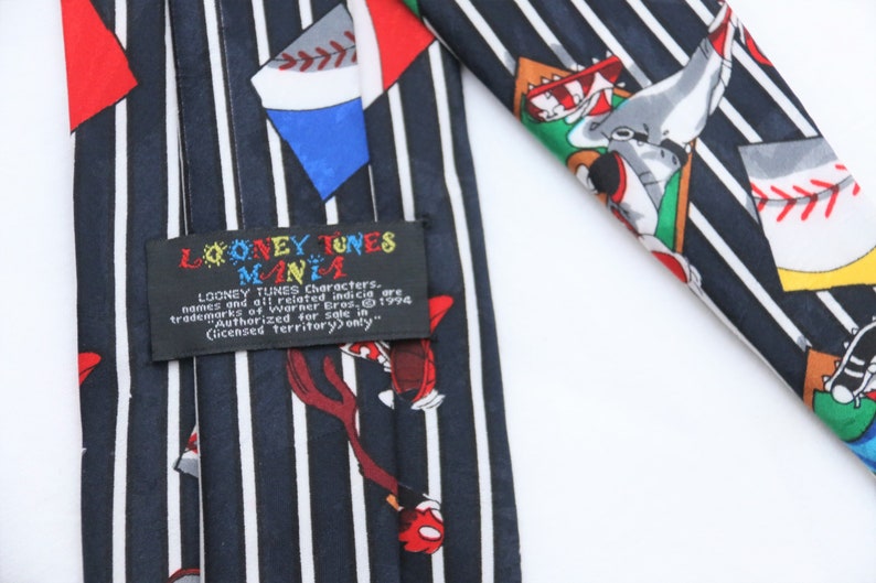 Rare 1994 Vintage LOONEY TUNES MANIA Patterned Colorful Tie
