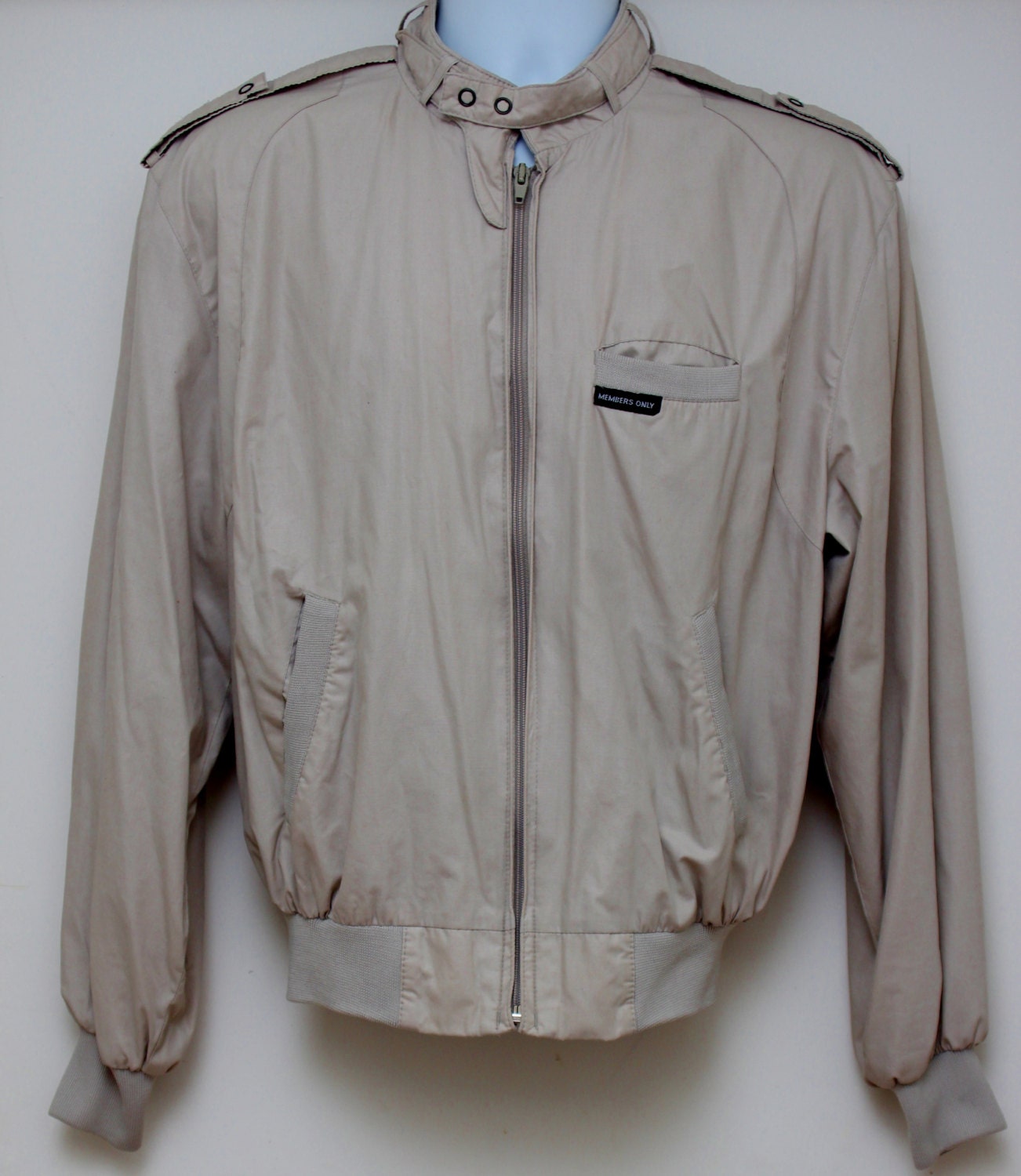 80 ' s rare Vintage « membres seulement » veste kaki clair Sz : MEDIUM (exclusif pour hommes) 80 ' s rare Vintage « membres seulement » veste kaki kaki kaki clair Sz : MEDIUM (exclusif pour hommes) 94fc6e