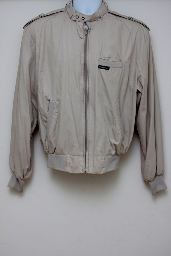 80 ' s rare Vintage « membres seulement » veste kaki kaki kaki clair Sz : MEDIUM (exclusif pour hommes) 94fc6e 80 ' s rare Vintage « membres seulement » veste kaki kaki kaki clair Sz : MEDIUM (exclusif pour hommes) 94fc6e