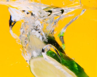 Kalk-Splash, Obst, Wasser, Fotografie, Wandkunst, Grün & gelb
