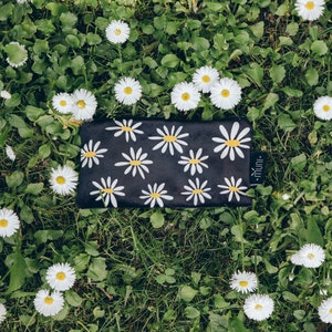 Daisy clutch, makeup pouch, Coin wallet image 5