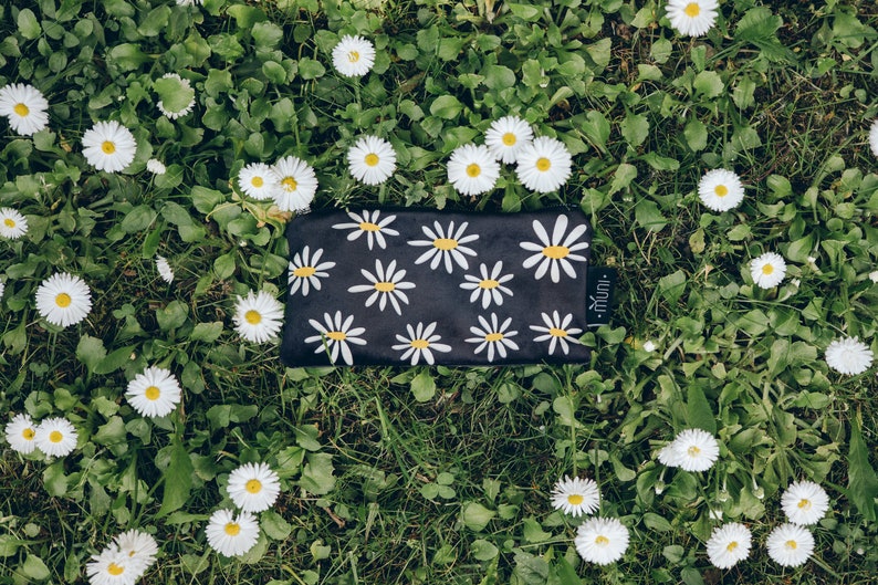 Daisy clutch, makeup pouch, Coin wallet image 5