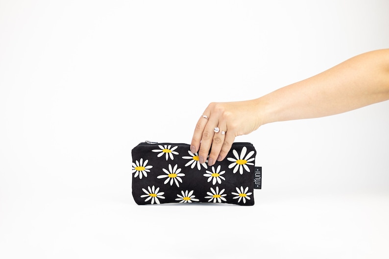 Daisy clutch, makeup pouch, Coin wallet image 1