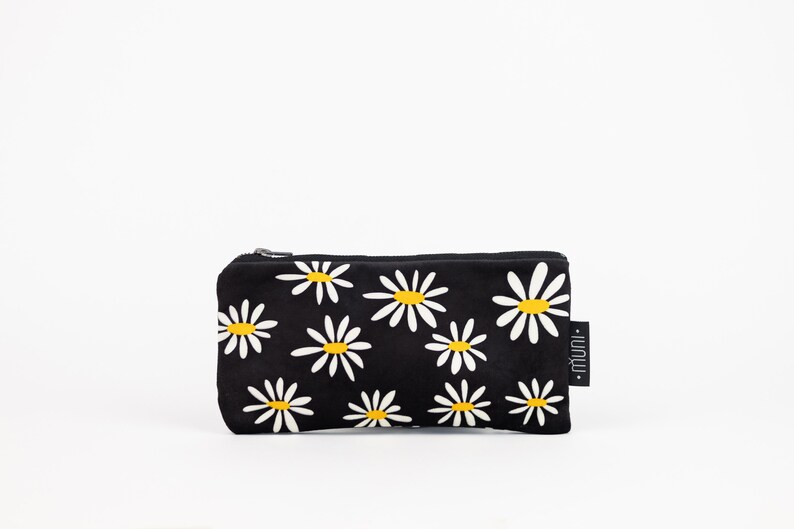 Daisy clutch, makeup pouch, Coin wallet image 3