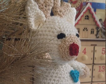 Crochet reindeer with aqua heart