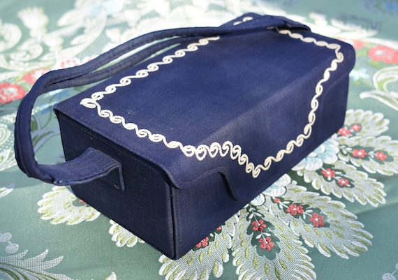 1940s Box Purse, Navy Silk with "Frosting" - image 1