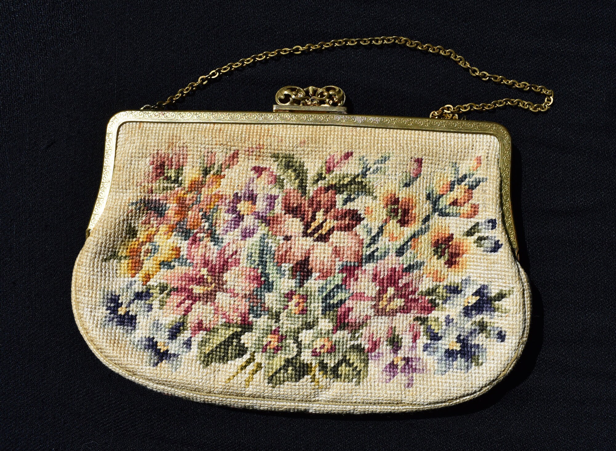 Mid Century 50s Jolles Original Beaded Floral Coin Purse & Wallet – Haute  History Vintage