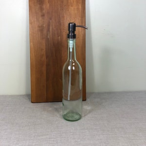 Dispensador de jabón de botella verde vino de 25 oz con bomba de metal para enjuague bucal vintage
