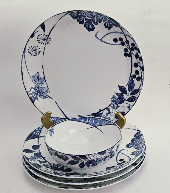 Mikasa 'hana Blue' Porcelain Dinner Plates and Bowl Set of