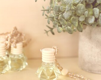 Honeysuckle car refresher non-toxic , long-lasting . 8ml
